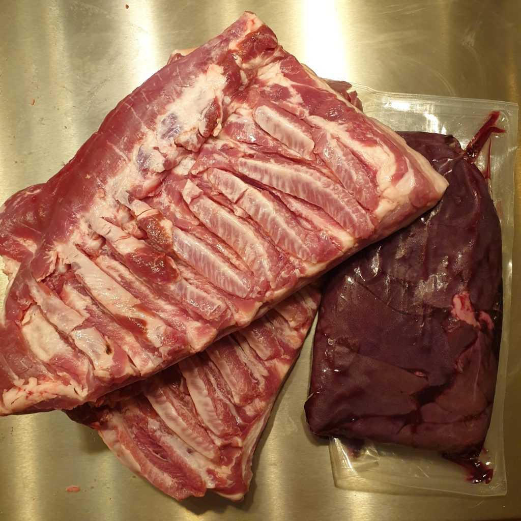 Schweinebauch mit Leber